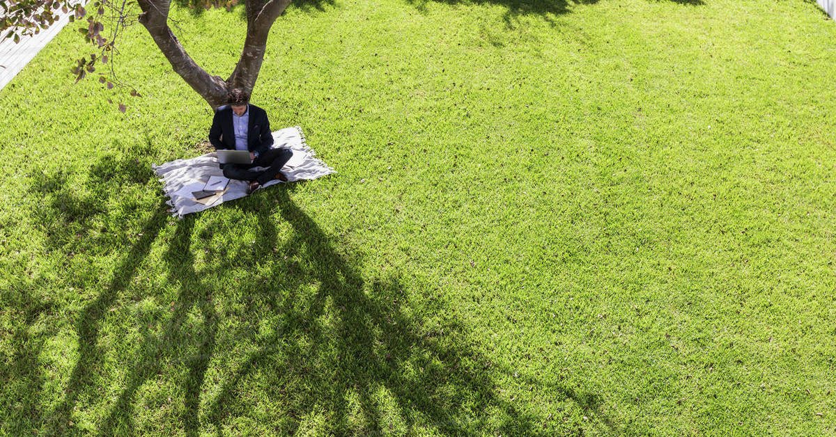El musulm&aacute;n est&aacute; a la sombra de su caridad