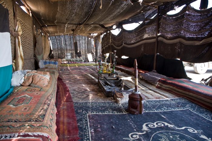 Prep&aacute;renle a Ya’far algo de comer