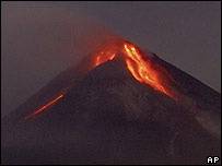 Indonesia Evacuates Volcano Area 