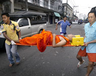 Buddhist monks hurt in Thai bombing