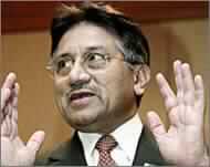 Bomb Narrowly Misses Musharraf Motorcade