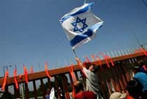 Israeli Settlers defiant, as Army Moves in